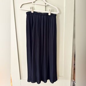 Uniqlo Black Pleated Midi Skirt